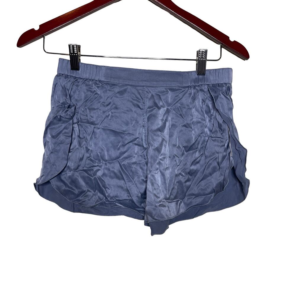 Lunya Washable Silk Tulip sleep shorts in light blue sz S